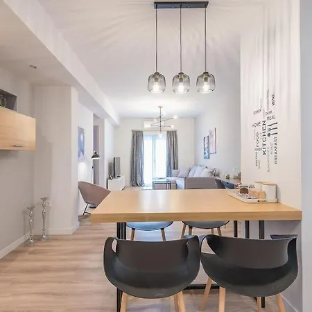 Superior & Spacious Apartment *